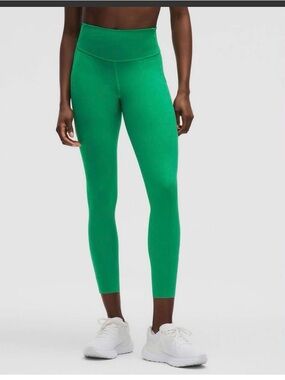 lululemon Fast and Free High-Rise Tight 25"
5 Pocket size 6 MSRP $128 NWT